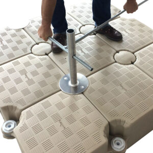 Adattatore universale per accessori per pontili